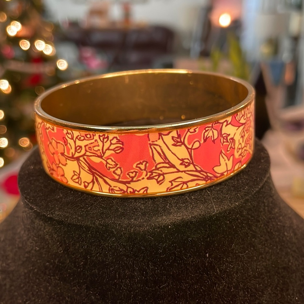 Bracelet by Lily Pulitzer never worn. In excellent condition.